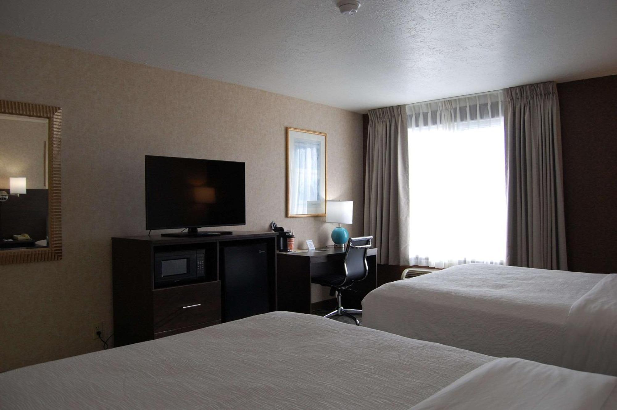 Queen Room Two Queen Beds Non-Smoking